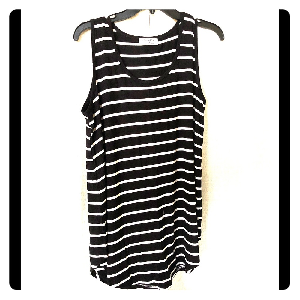 Black & white sleeveless striped tunic